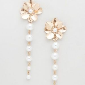 Modcloth pearl flower dangle earrings
